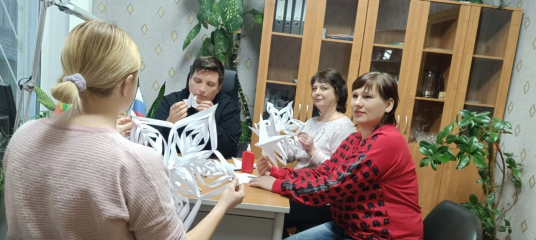 18 декабря 2025 года в СОГКУ «ЦЗН Рославльского района» в Шумячском районе прошло заседание женского клуба «Найти себя» - фото - 1