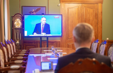 смоляне отправили более 16 тысяч обращений на прямую линию президента - фото - 1